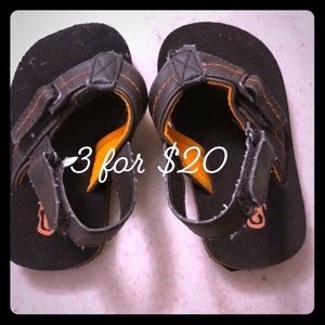Brown Velcro baby sandals. 6-7 3itemsfor$20